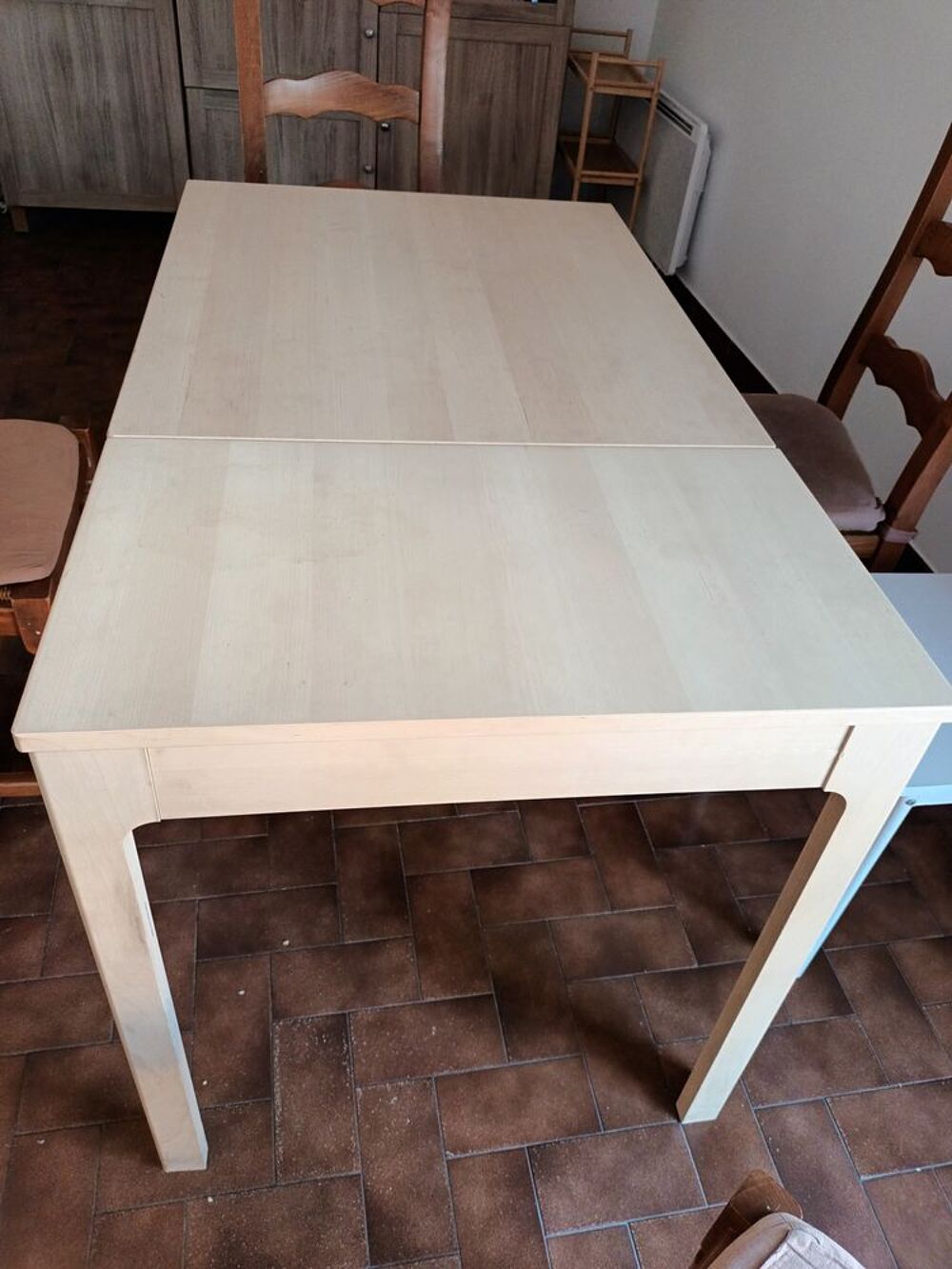 Table carr&eacute;e bois clair Meubles