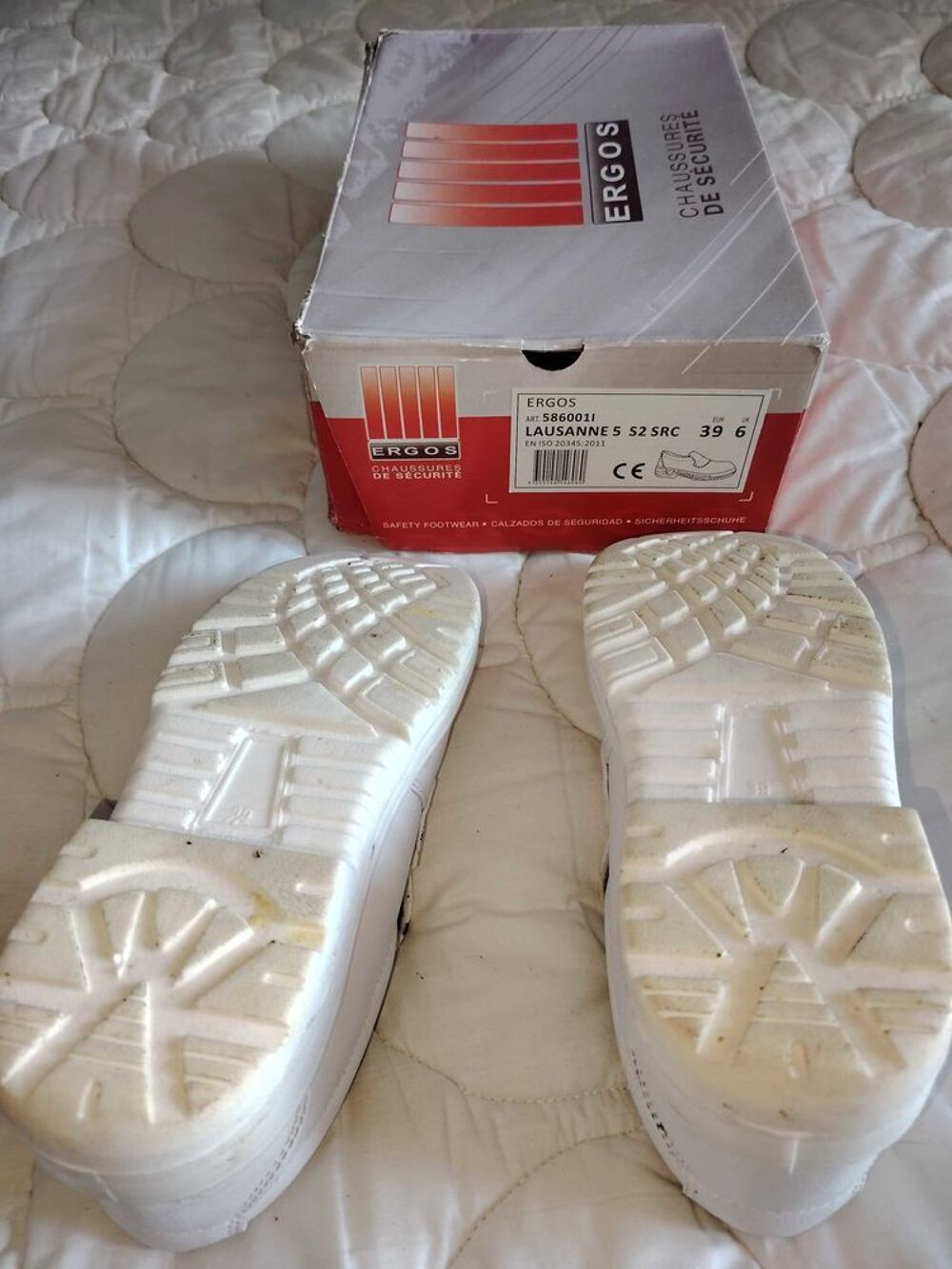 paire de chaussures de s&eacute;curit&eacute; pour cuisine ou autre Chaussures