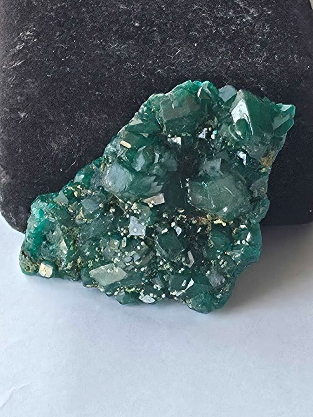 Magnifique Dioptase Vert Emeraude-Sp&eacute;cimen du Katanga 