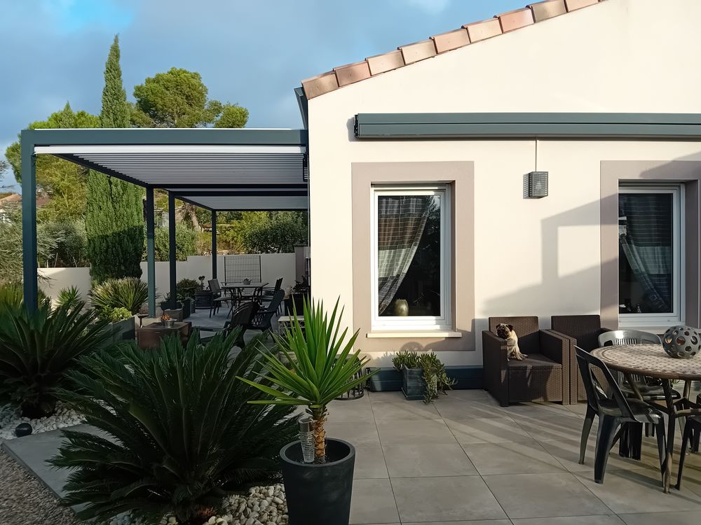 Store banne &agrave; coffre integral motoris&eacute; Jardin