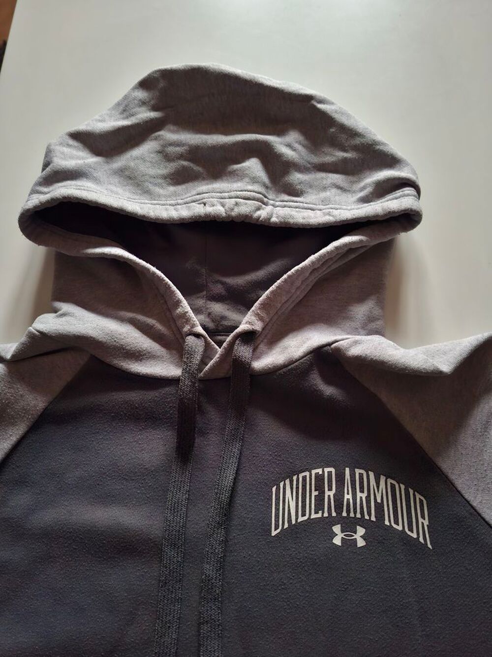 Sweat capuche gris under Armour Vêtements