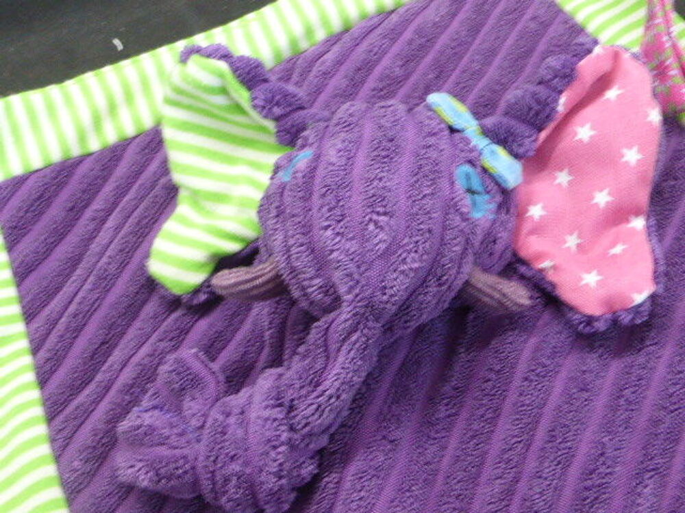 Les D&eacute;glingos Sandykilos l'&eacute;l&eacute;phant Doudou plat carr&eacute; violet Jeux / jouets