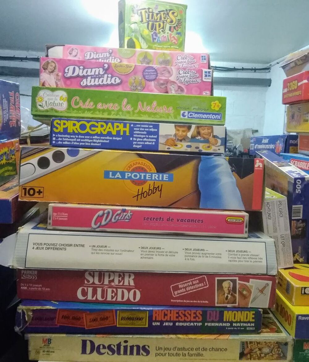 JEUX DE SOCI&Eacute;T&Eacute;, POUR LES PLUS JEUNES A ADULTE Jeux / jouets