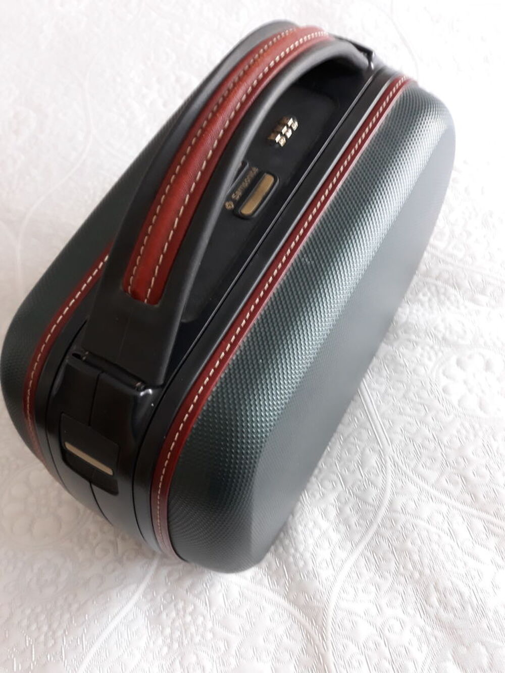 LOT DE DIVERS BAGAGES Maroquinerie