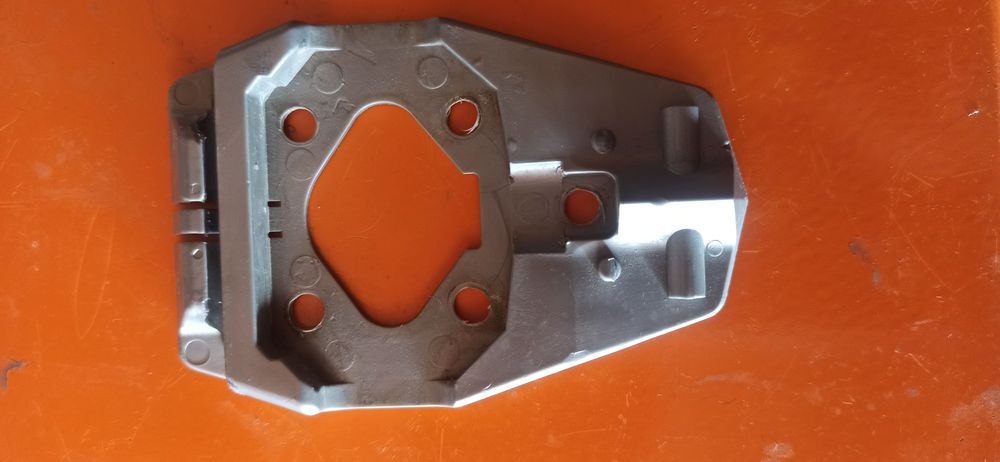 Plaque fixation Dynafit Sports
