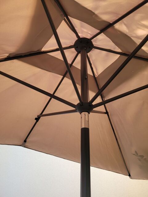 Parasol couleur taupe + pied de parasol ciment + housse 100 Lyon 7 (69)