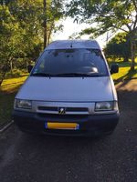 Expert tepee Peugeot Expert Tepee 1.6 HDI 90ch Confort Pack Court 9pl 2002 occasion 24150 Pressignac-Vicq