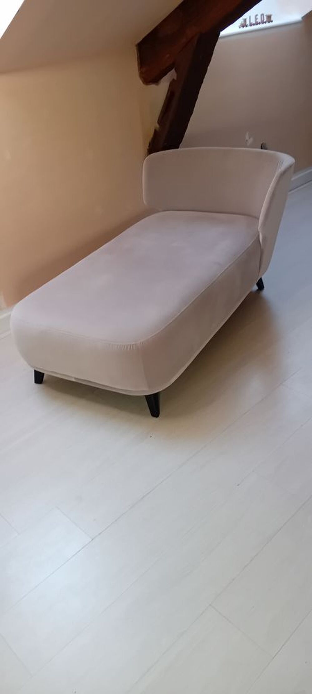 lit repos velours 
Meubles