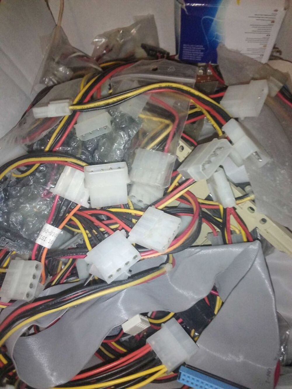 rallonge molex interne pour &eacute;viter les c&agrave; &cent;bles tendus Matériel informatique