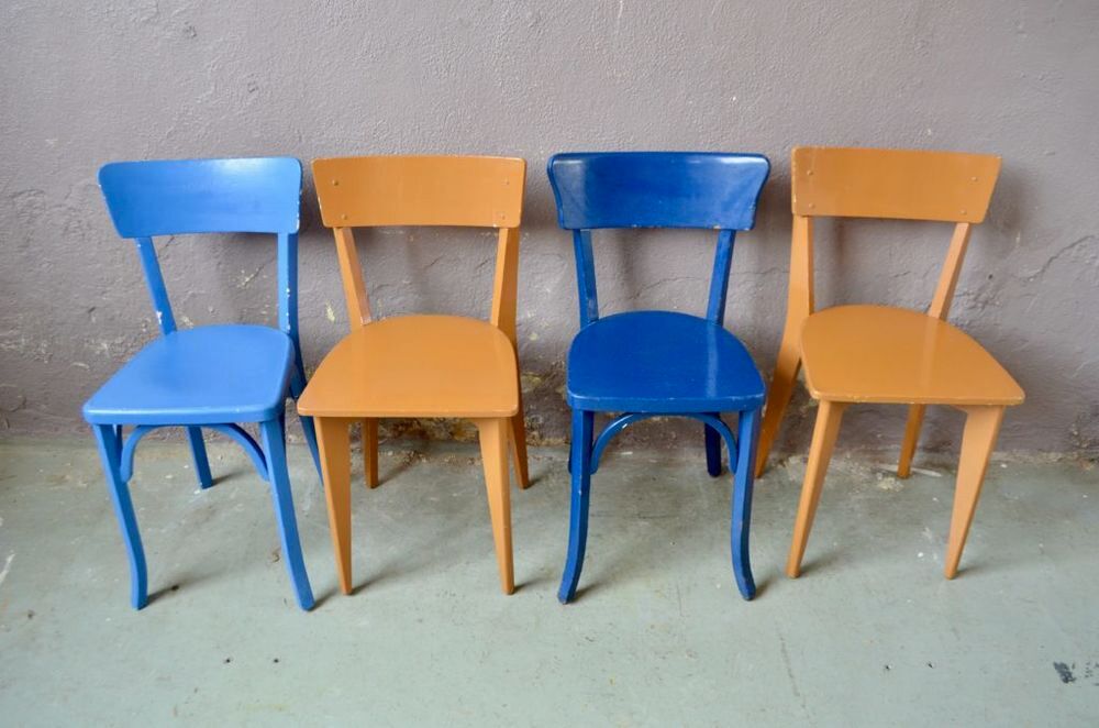 S&eacute;rie de chaises bistrot style vintage d&eacute;pareill&eacute;es Meubles