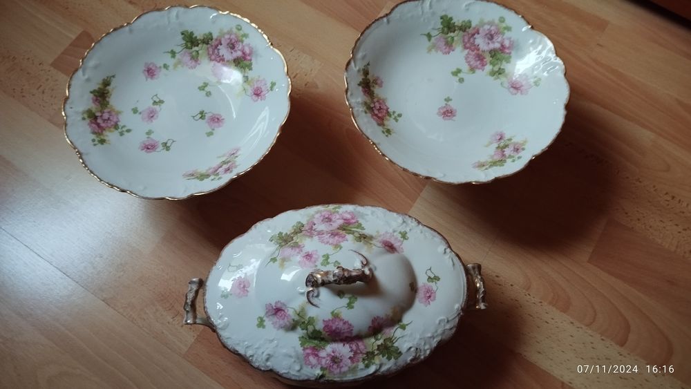 soupi&eacute;re plus deux plateaux &agrave; fruits m&ecirc;me motif Cuisine