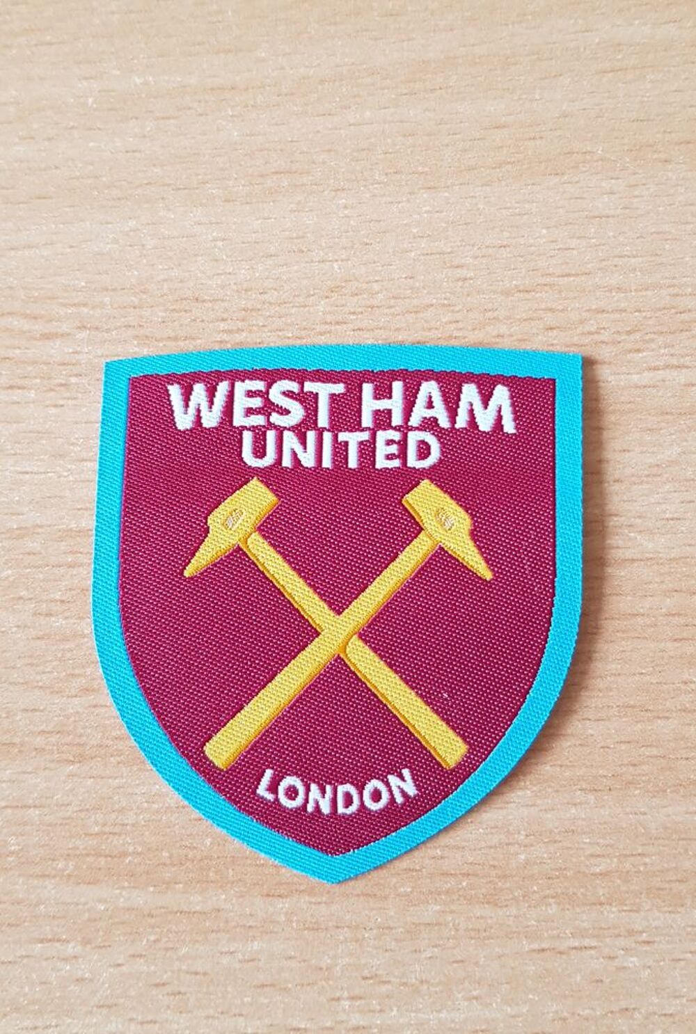 &eacute;cusson en tissu 
West Ham United Football Club
6x6,5 cm

