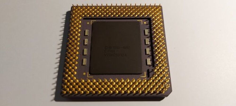 Processeur CYRIX M II 300 GP - 66 Mhz - BUS 3,5x-2,9 v 95/97 Matériel informatique