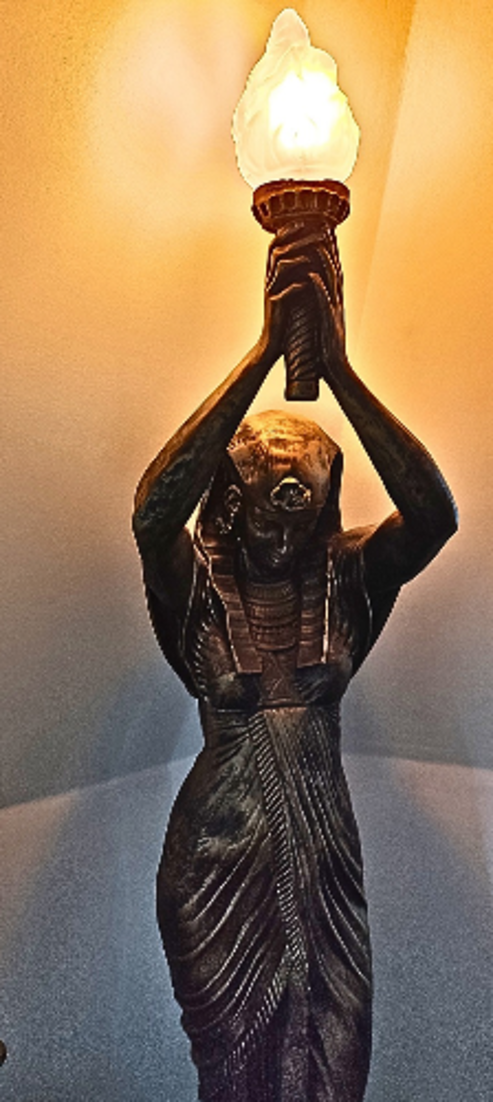 Superbe Statue-Lampe de style Egyptien Décoration