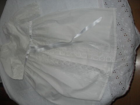 Ancienne robe de bapt�me en coton blanc 30 Saint-Germain-au-Mont-d'Or (69)
