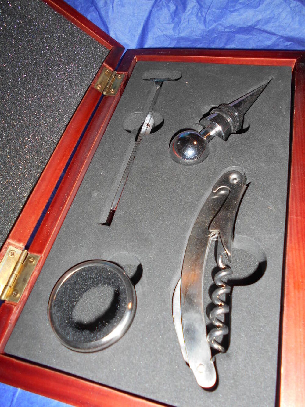coffret &agrave; vin neuf 5 pi&egrave;ces. Cuisine