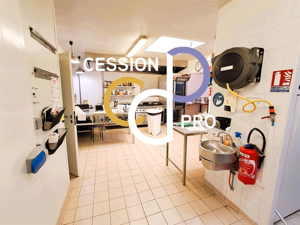   LOCAL COMMERCIAL 290 M² + TERRASSE SUR TERRAIN 2 000 M² – A LOUER A TARASCON FACE AU McDONALD'S Tarascon