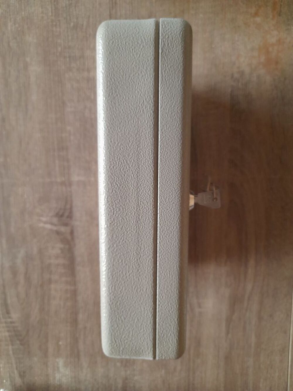 Armoire &agrave; cl&eacute;s murale Bricolage