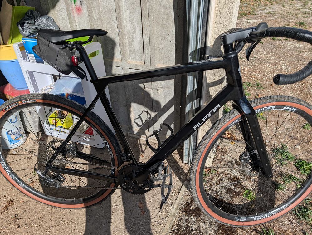 Gravel comme neuf Alpina carbone achet&eacute; neuf 2700 euros Vélos