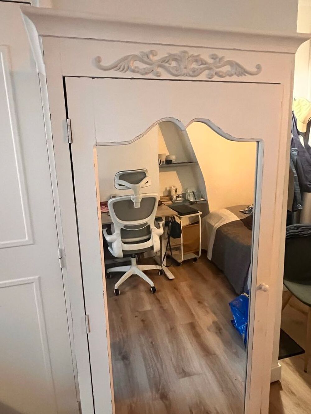 Armoire bonneti&egrave;re Maisons du Monde ELISA blanche avec miroir Meubles