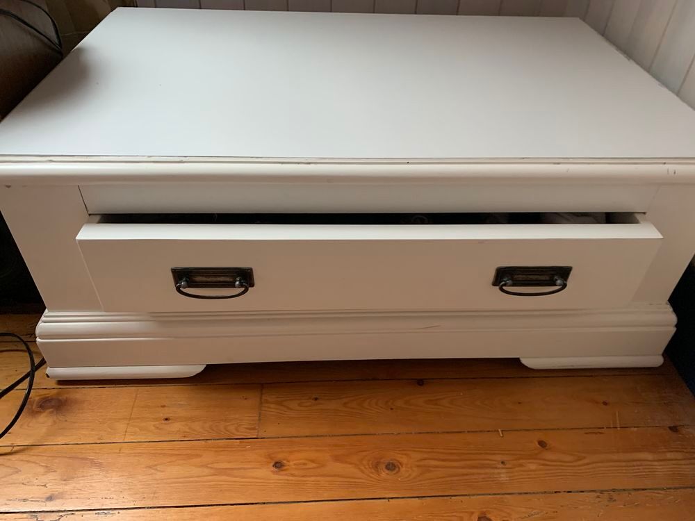 Chambre int&eacute;grale bois massif blanc Meubles