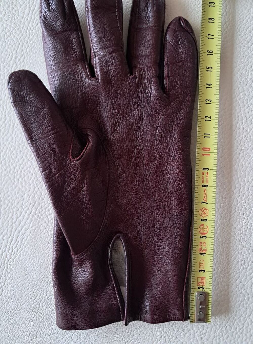 paire de gants en cuir bordeaux 
pour femme 
int&eacute;rieur soie Maroquinerie