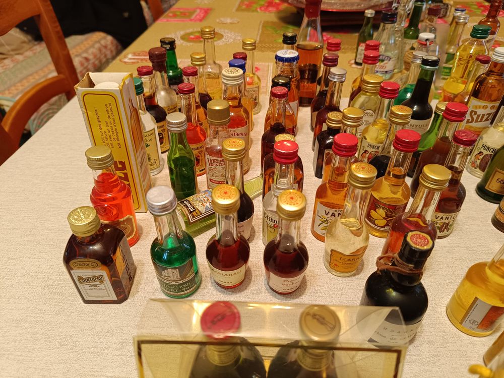 lot de 85 mignonettes collection 
