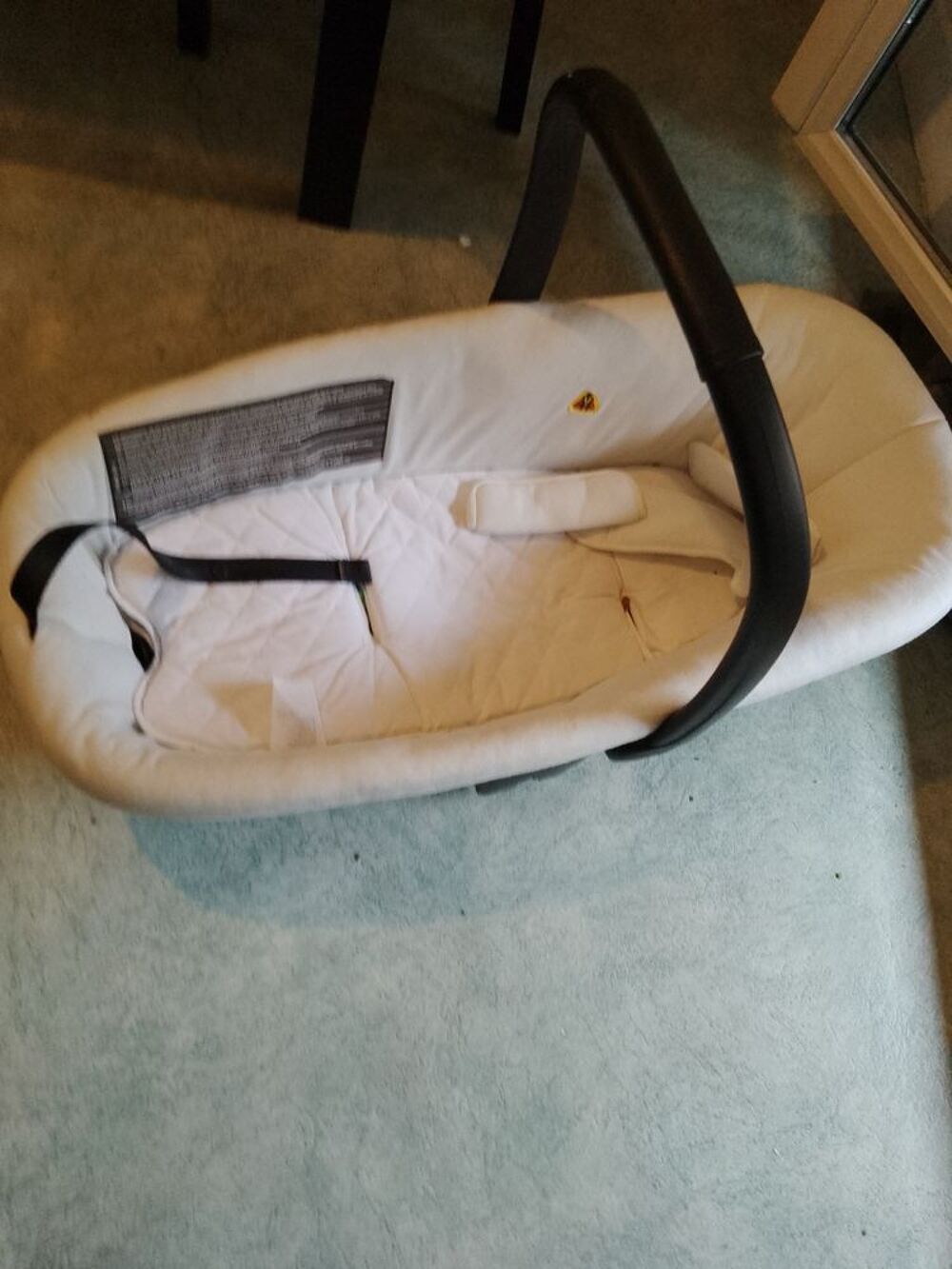 nacelle b&eacute;b&eacute; convient pour attache ISOFIX pour la voiture et on dehors de la voiture Puériculture