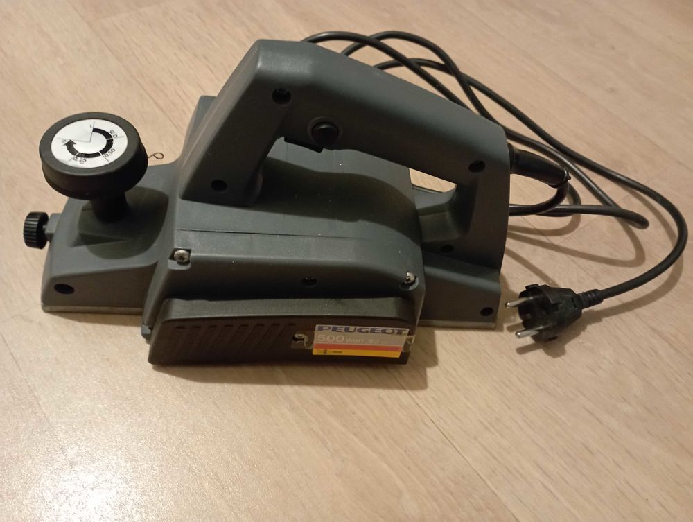 &agrave; vendre raboteuse &eacute;lectrique Bricolage