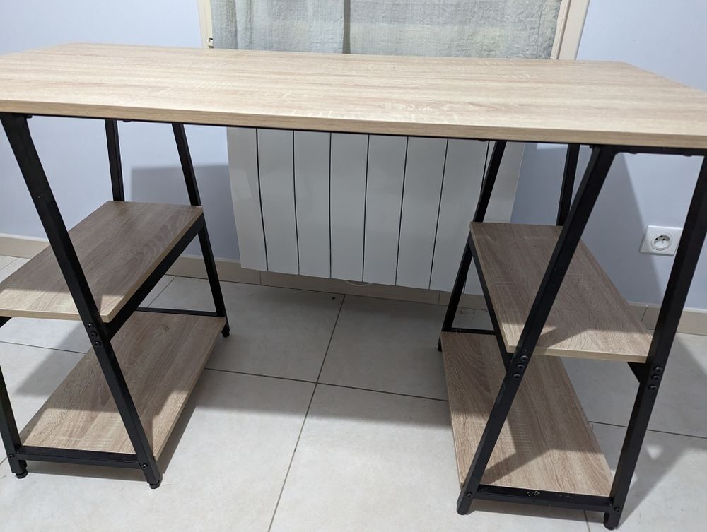 bureau en tr&egrave;s bon &eacute;tat Meubles