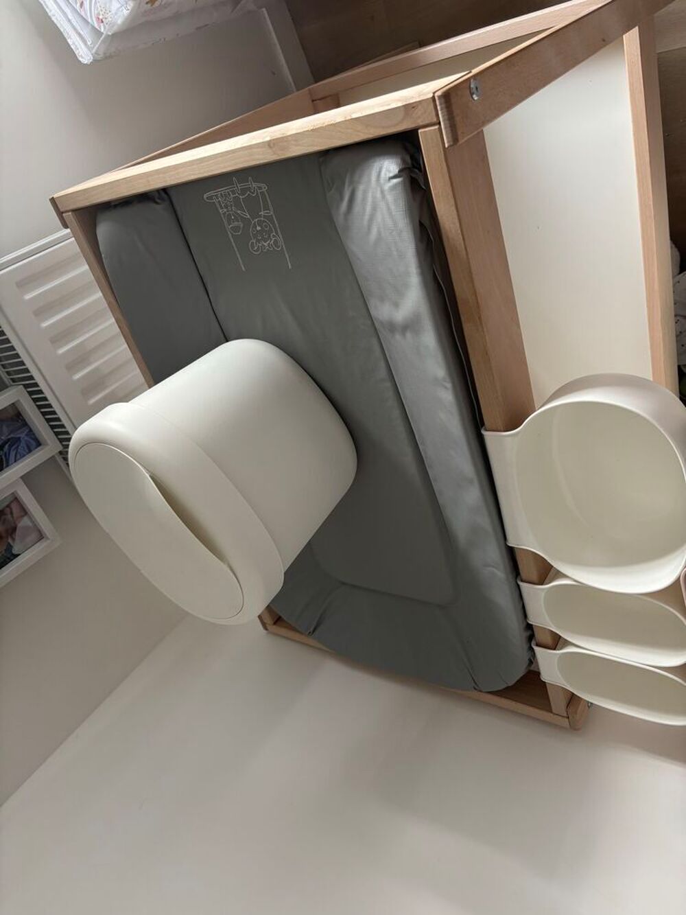 table &agrave; langer IKEA compl&egrave;te + matelas +rangement Mobilier enfants