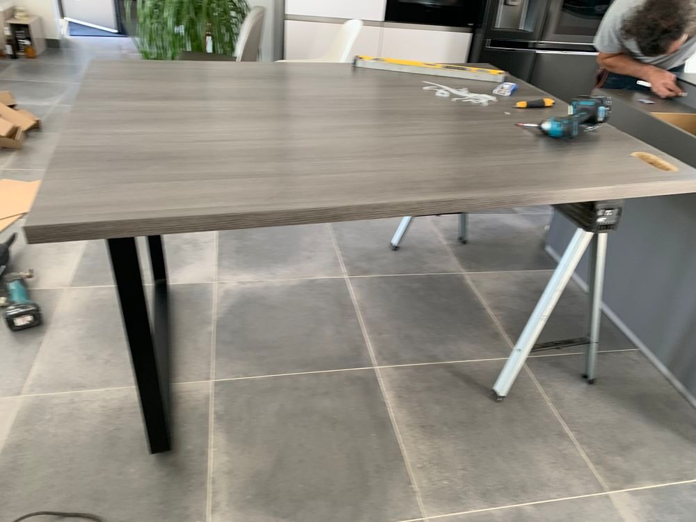 Table plan de travail + pied design alu noir de marque Nolte Meubles