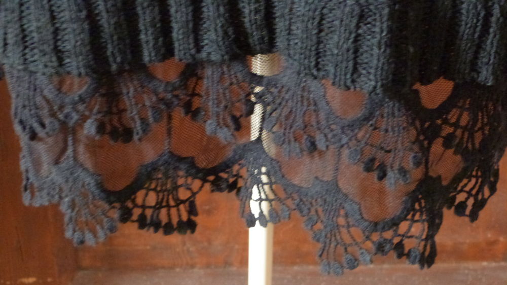 MAGNIFIQUE Robe Noir Et Dentelle "RAINBOW" taille 38/40 Vêtements
