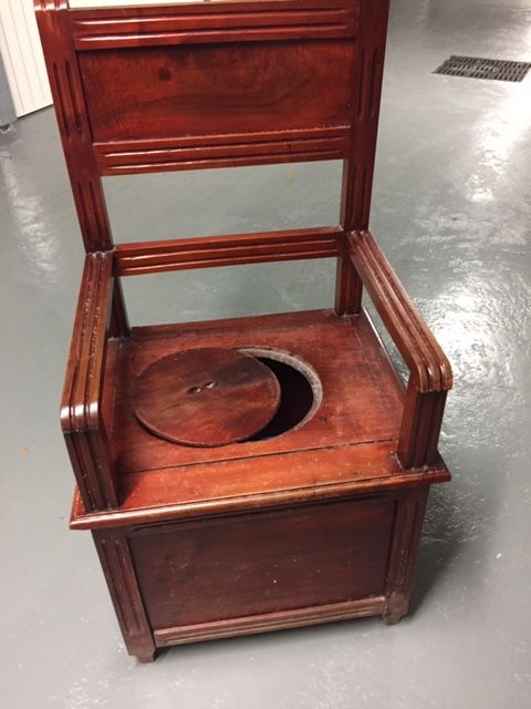 FAUTEUIL D'AISANCE ( Chaise Perce ) 0 Antony (92)