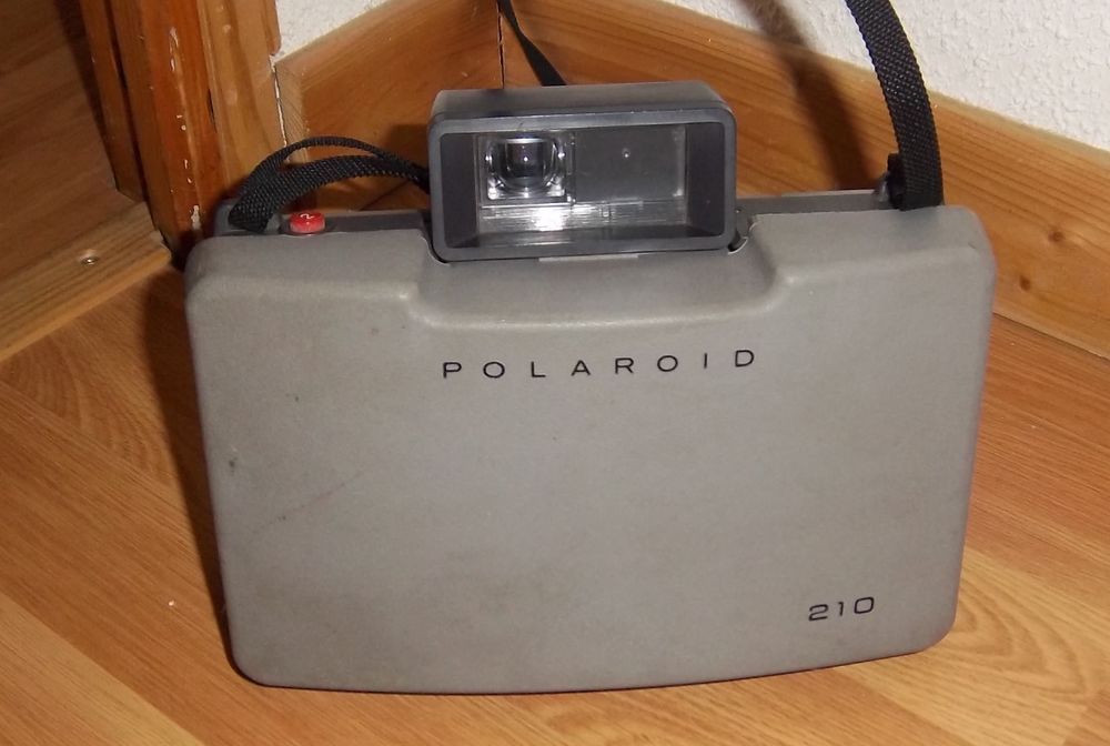 Polaroid land camera Automatic 210 Photos/Video/TV