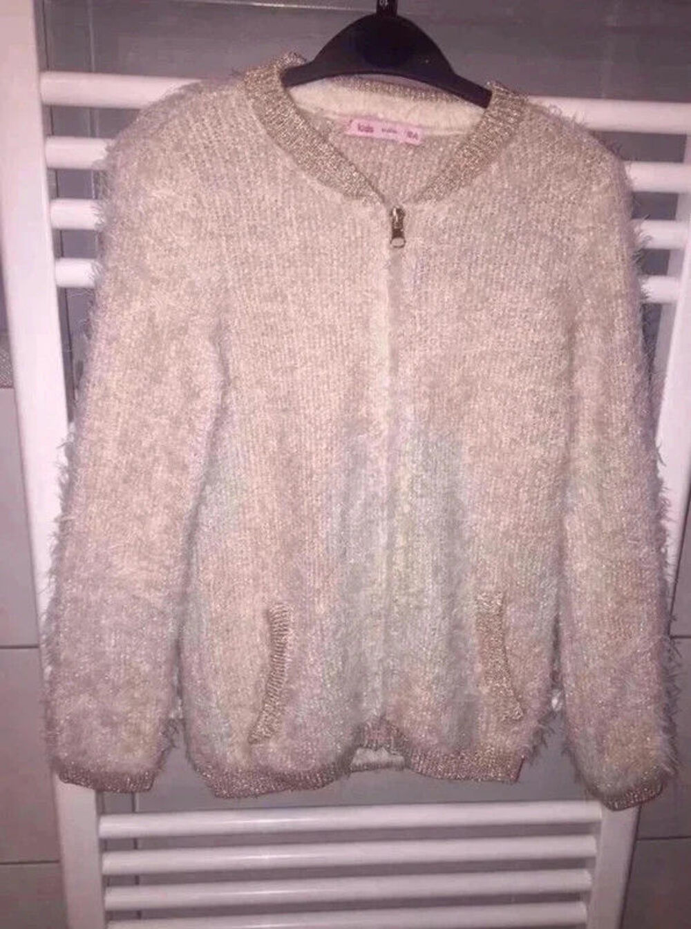 Gilet ou veste Gemo 12 ans neuve a 7 euros
Vêtements enfants