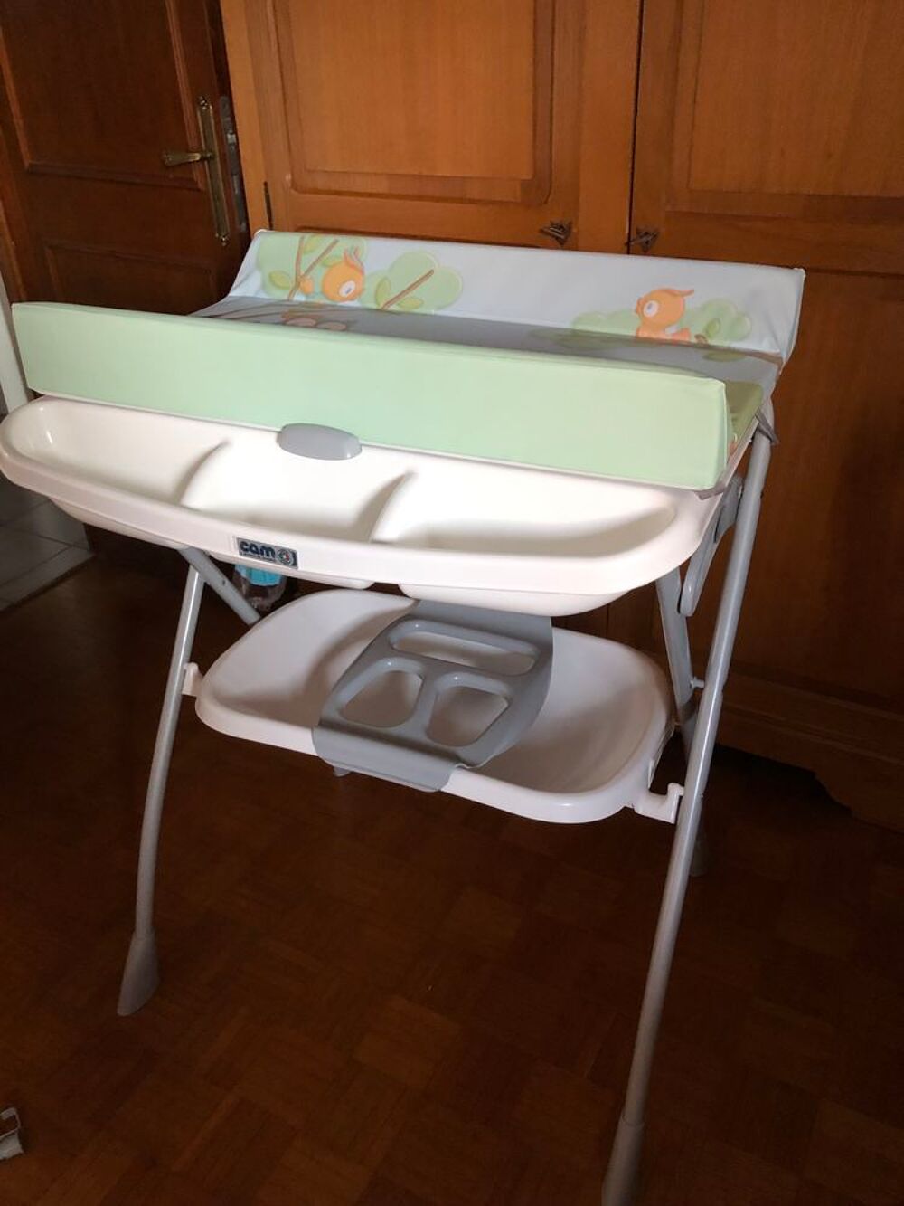 Table &agrave; langer avec baignoire Puériculture