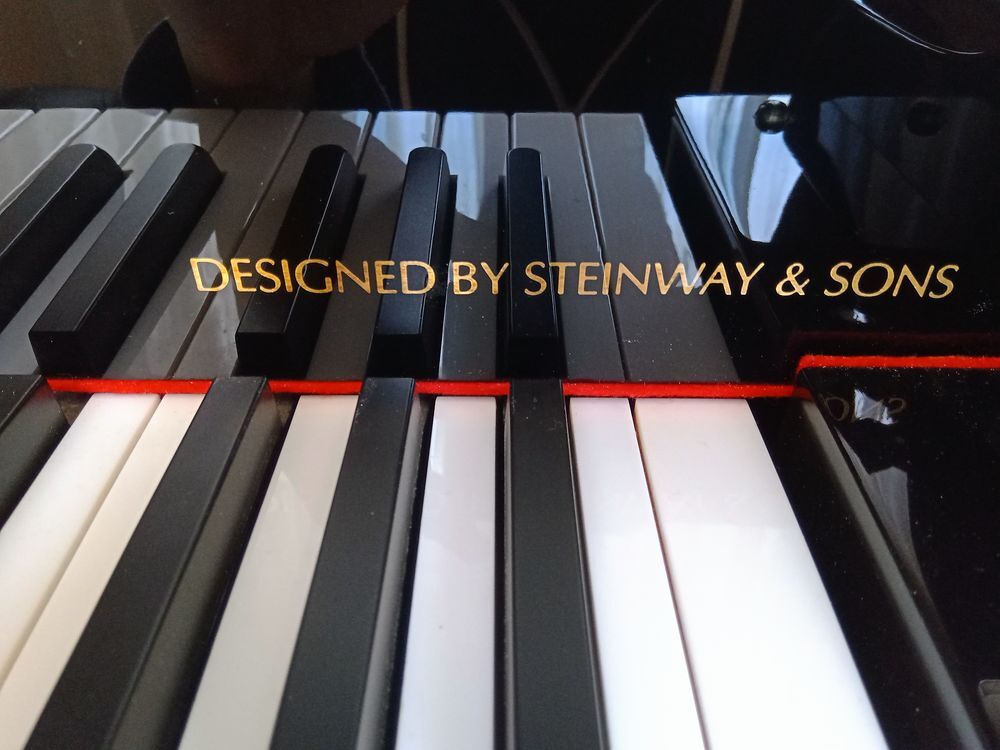 Piano &agrave; queue ESSEX 1m73( designed by STEINWAY) Instruments de musique
