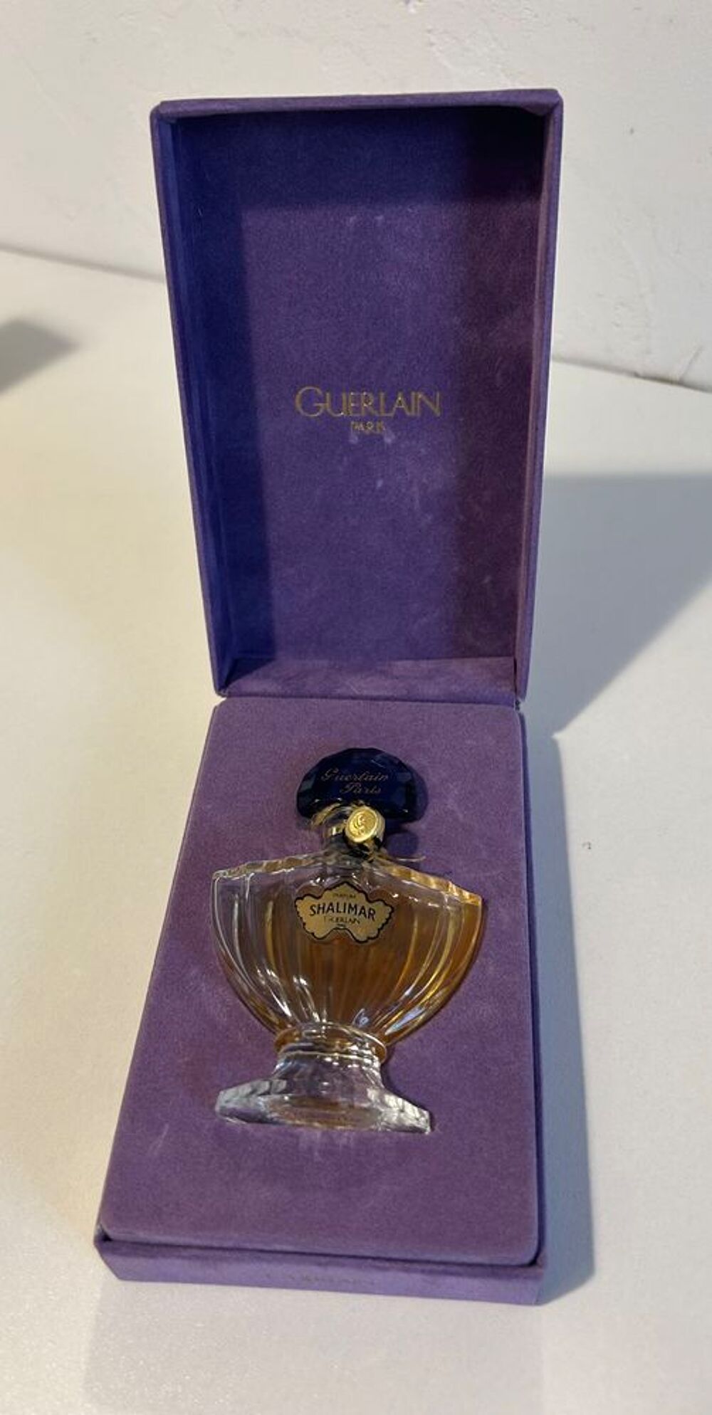 FLACON GUERLAIN AVEC BO&Icirc;TE VELOURS et CARTON 