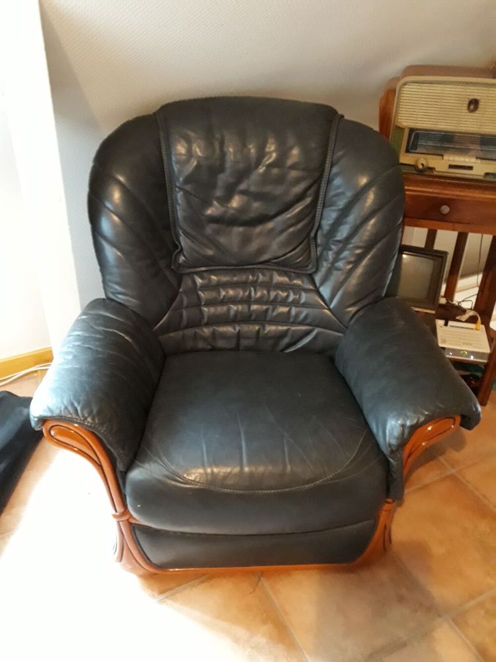 Canap&eacute; cuir 3 places et fauteuil HOME SALON Meubles