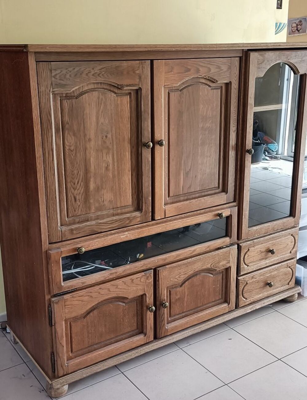 Meuble TV ancien en bois massif avec beaucoup de rangements Meubles