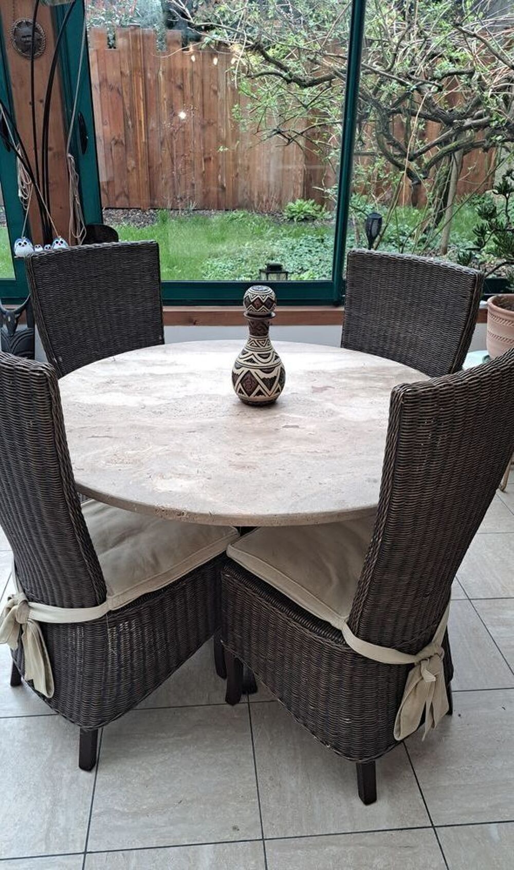 Table ronde travertin naturel + 4 Chaises
Meubles