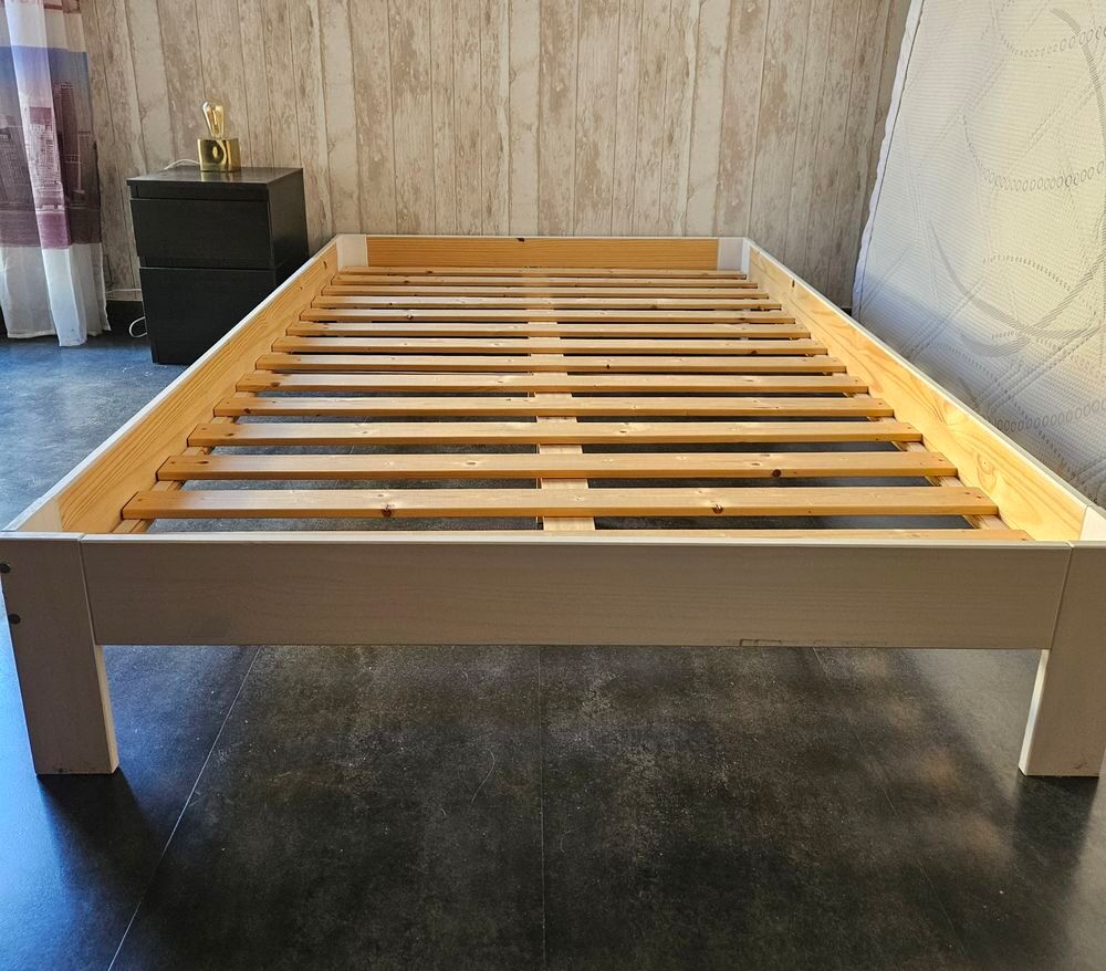 Lit en pin massif, 120x200cm, lasur&eacute; blanc, couchage 120x200 Meubles