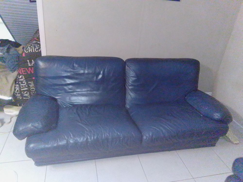 Canap&eacute; fauteuil et 2 si&egrave;ges en cuir Meubles
