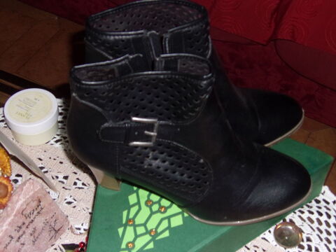 bottines noires à talon, résille, neuves T40 20 Villars-les-Dombes (01)