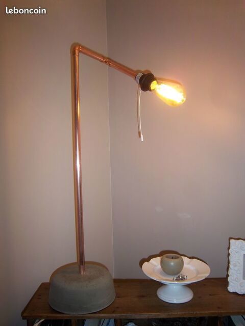 Lampe sur pied de décoration ou de bureau à grosse ampoule l 90 Jouy-en-Josas (78)