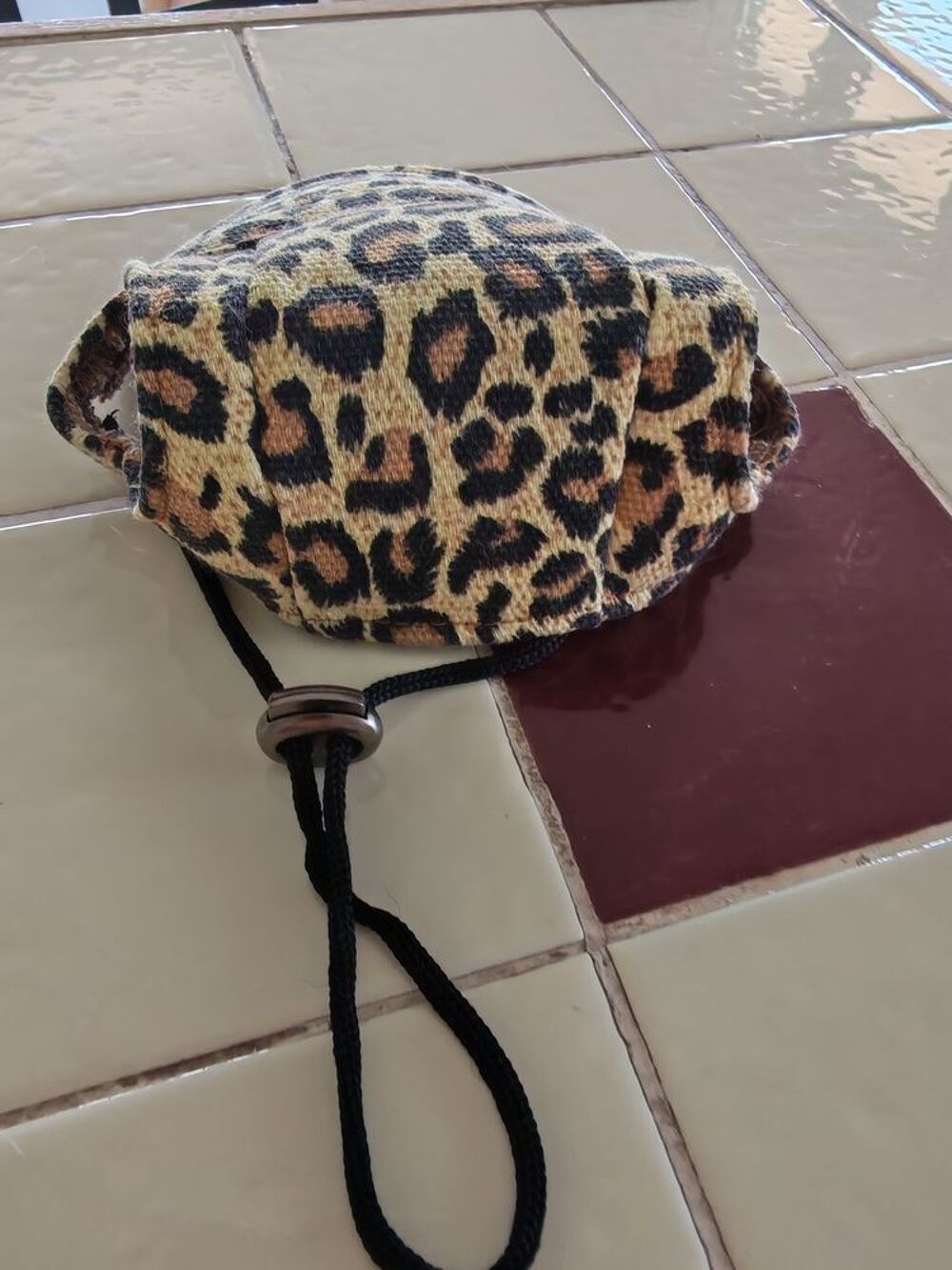Casquette leopard petit chien type york ou chihuahua. Vêtements
