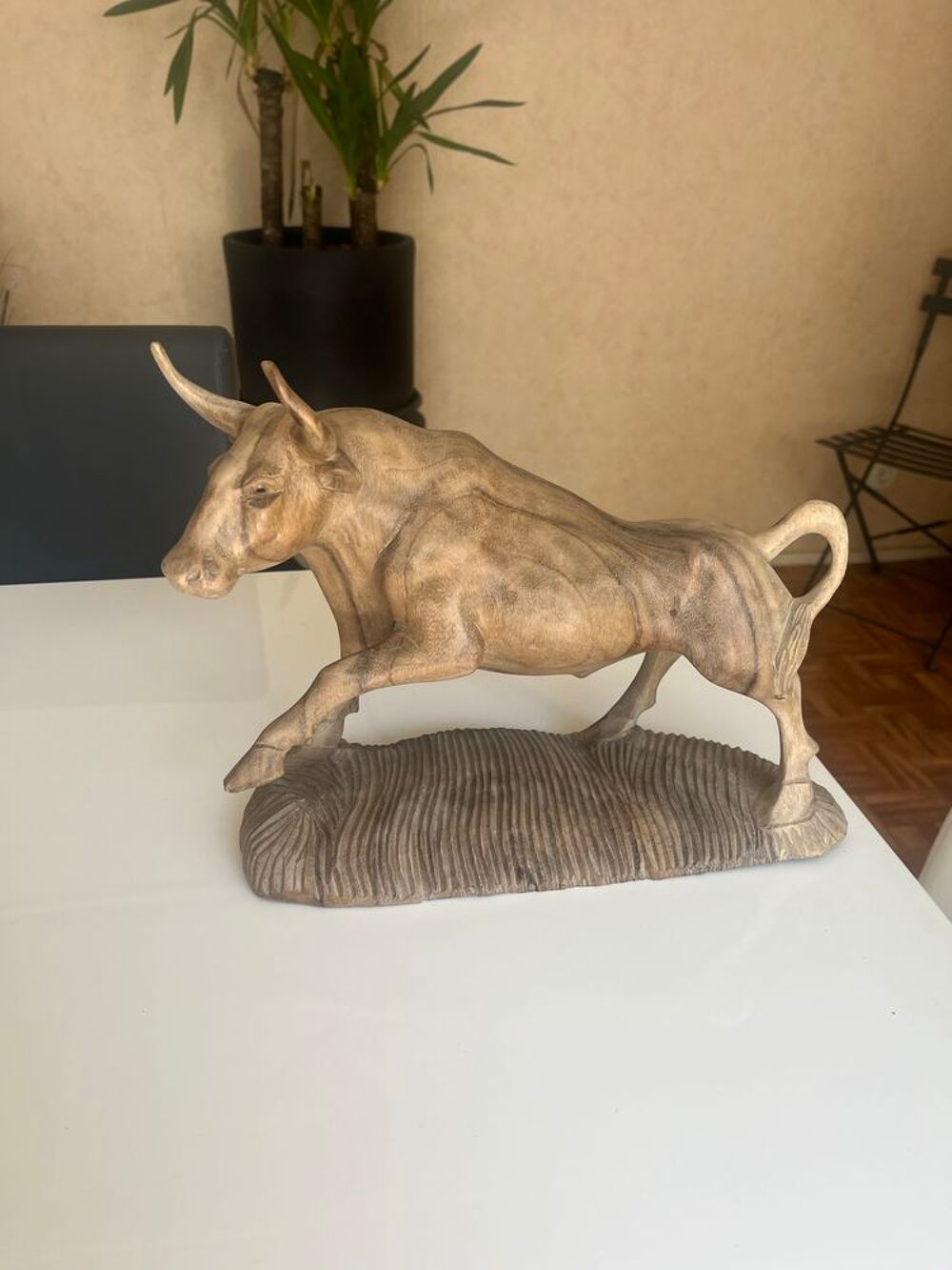 objet d&eacute;coratif taureau en bois exotique Décoration