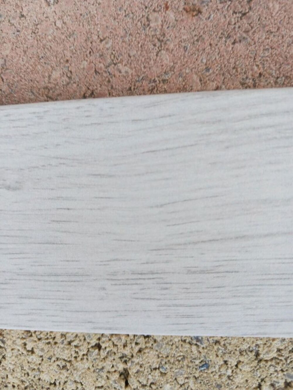 2 plinthes neuves
Mdf, ch&ecirc;ne blanchi, h.5.80 cm x L.2.40 ml Bricolage