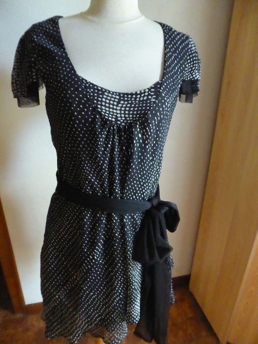 3 robes de c&eacute;r&eacute;monie Vêtements